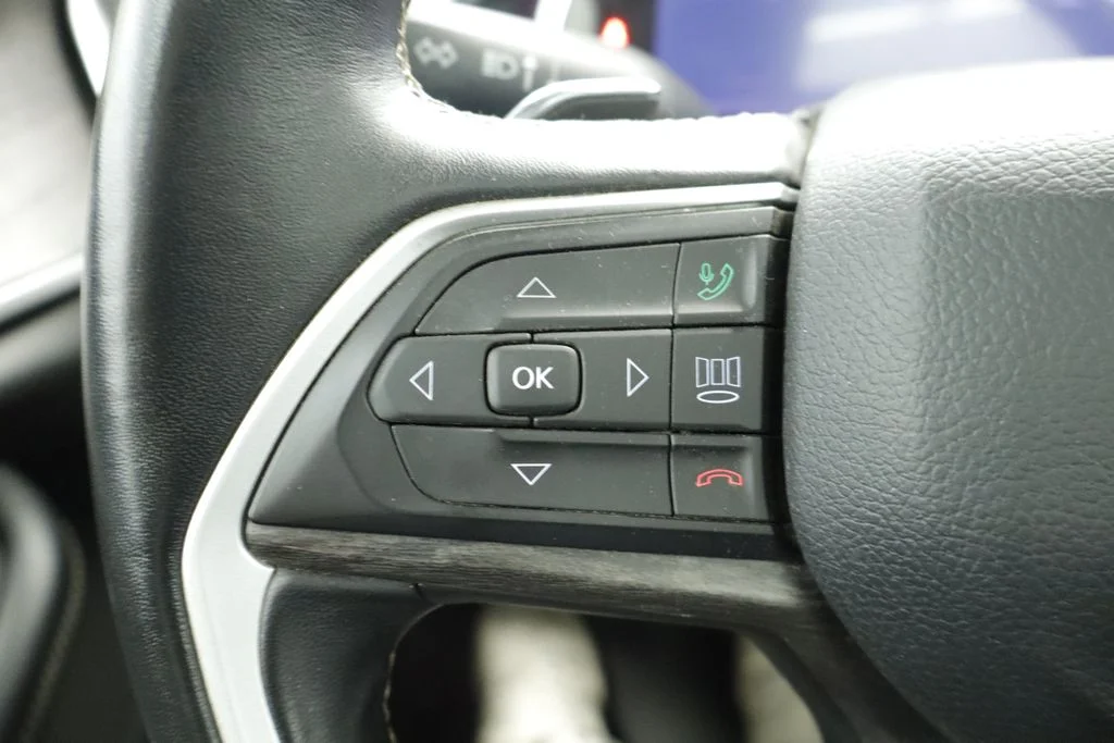 Used 2022 White Jeep Limited image 30