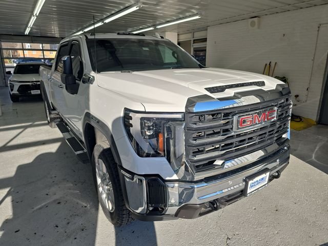 Used 2024 White GMC SLT image 7