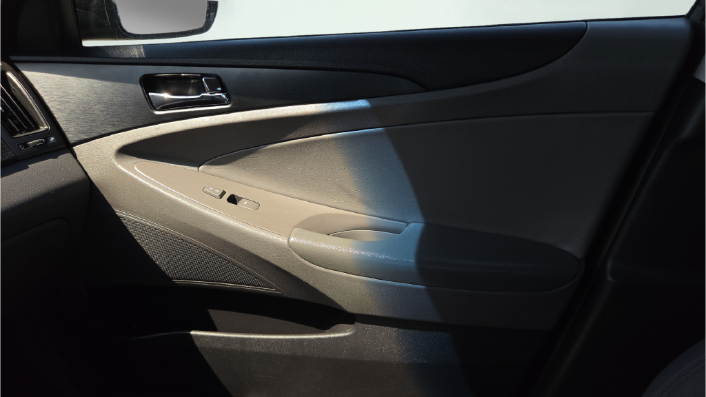 Used 2014 Black Hyundai GLS image 39