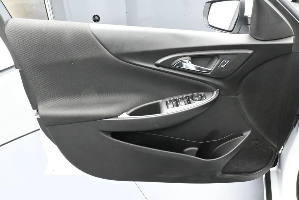 Used 2024 Summit White Chevrolet LT image 12
