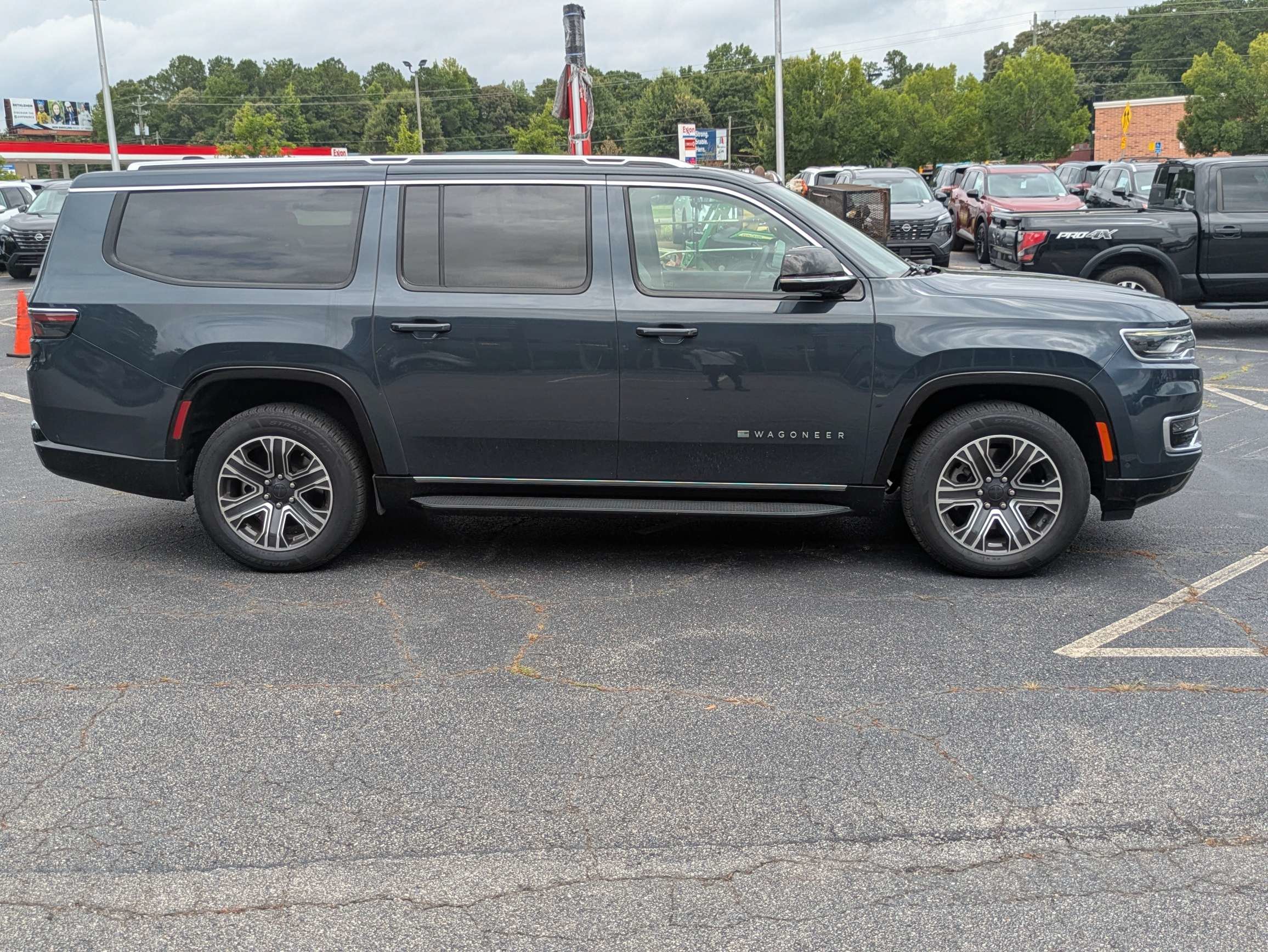 Used 2024  Jeep Series II image 2