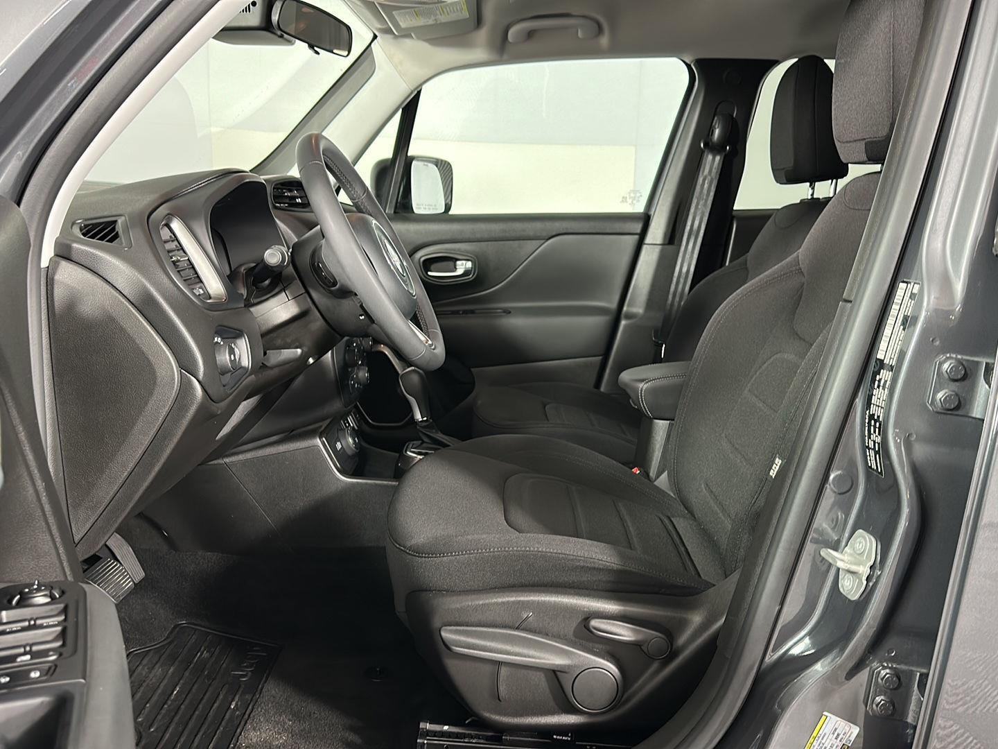 Used 2022 Gray Jeep  image 7