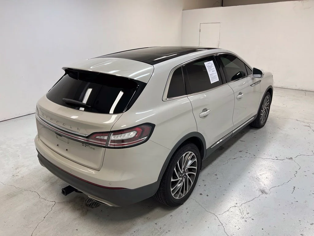 Used 2019 White Lincoln Reserve image 2