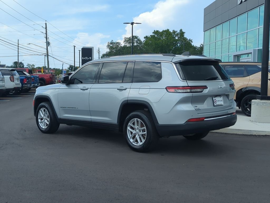 Used 2022 Silver Jeep Laredo image 5