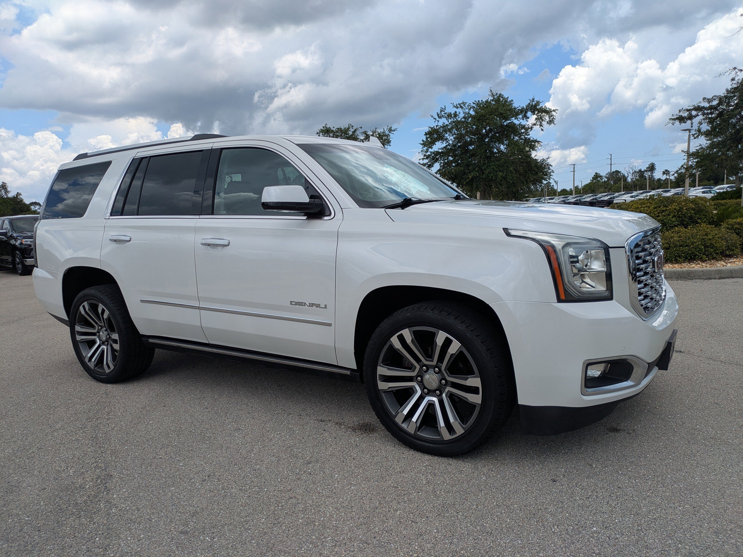 Used 2018 White Frost Tricoat GMC Denali image 2