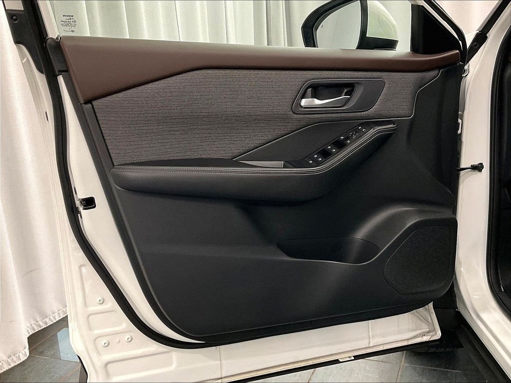 Used 2023 White Nissan SV image 9