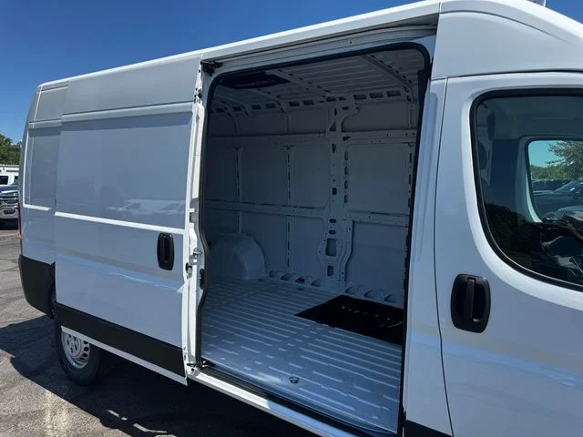 New 2026 Bright White Clear-Coat Exterior Paint RAM Tradesman image 15