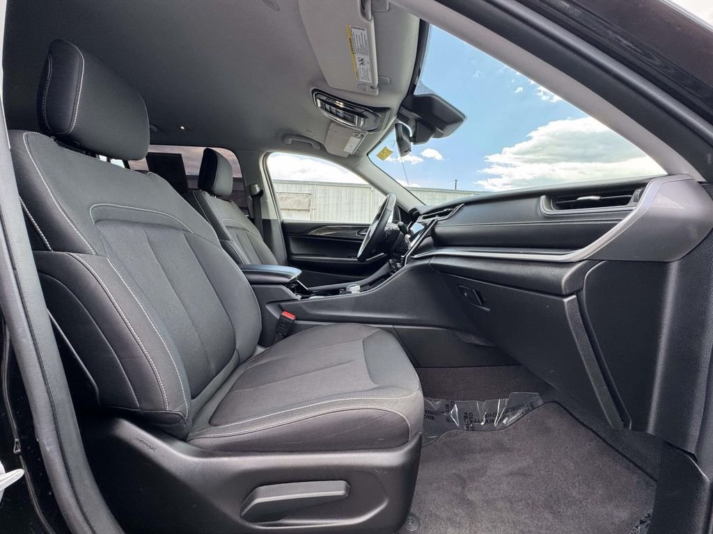 Used 2021 Black Jeep Laredo image 15