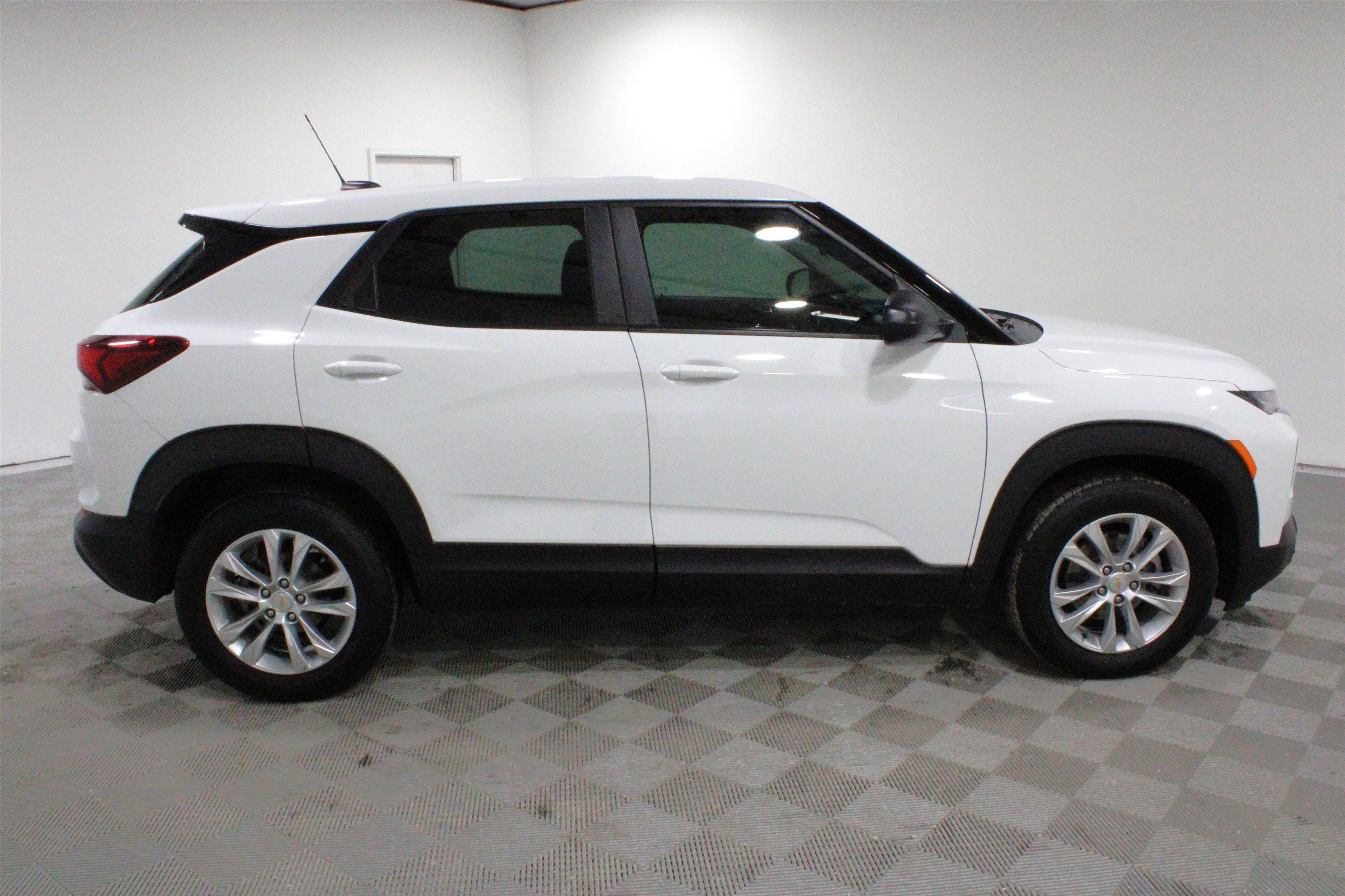 2023 Chevrolet TrailBlazer LS - Photo 26