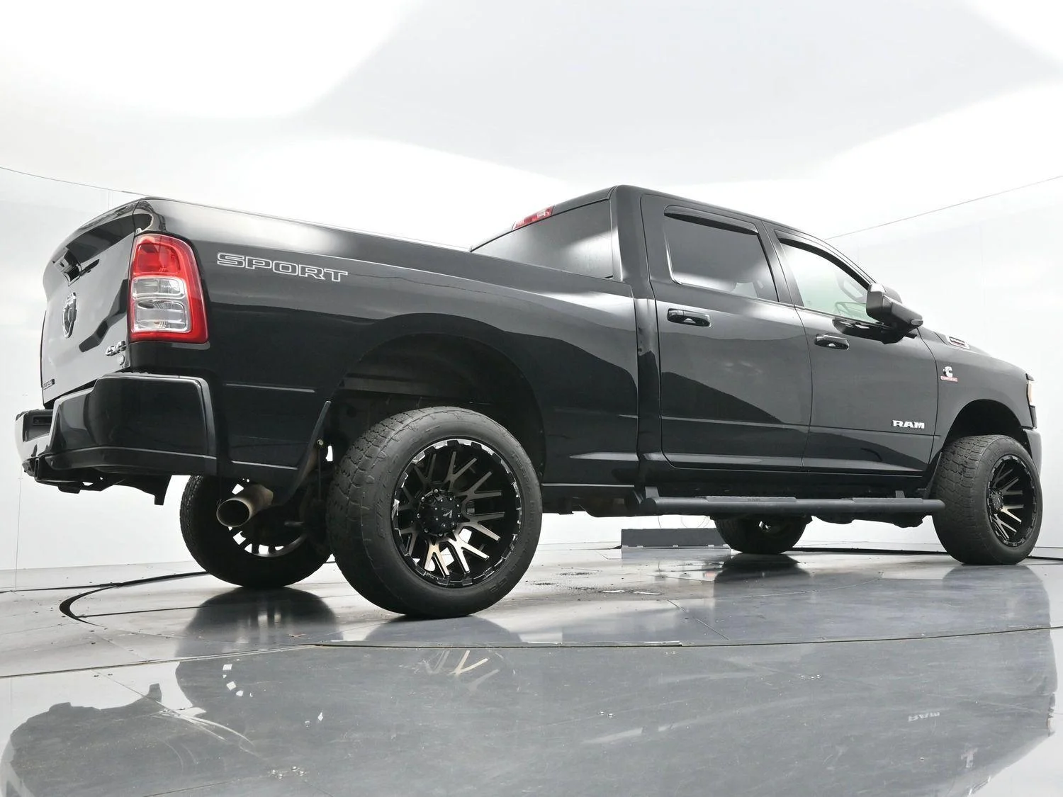 Used 2022 Diamond Black Crystal Pearlcoat Ram Big Horn image 48