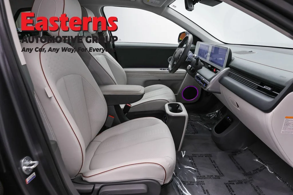 Used 2023 Gray Hyundai SEL image 23