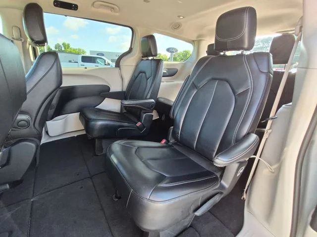 Used 2024 Silver Chrysler Touring L image 29