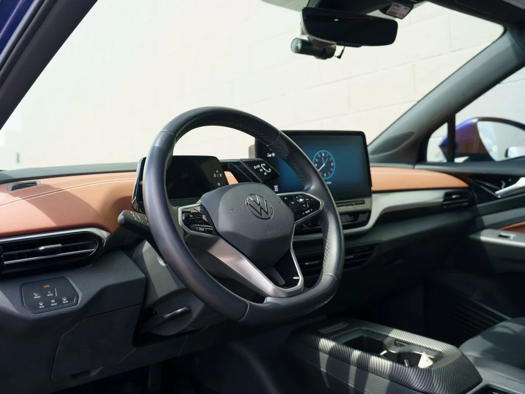 Used 2021 Dusk Blue Metallic/Black Roof Volkswagen Pro S image 4