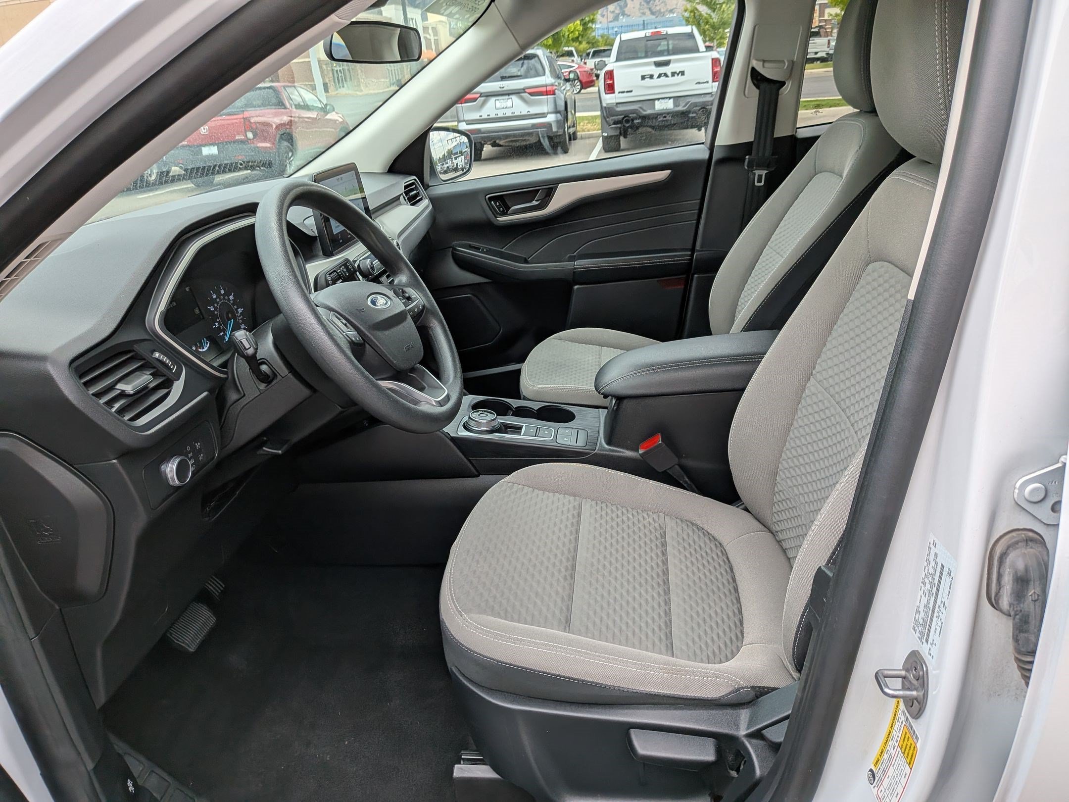 Used 2022 Oxford White Ford SE image 25