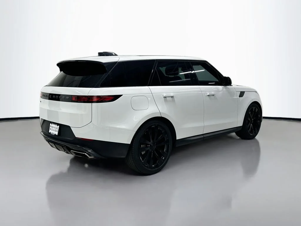 Used 2024 Fuji White Land Rover SE image 9