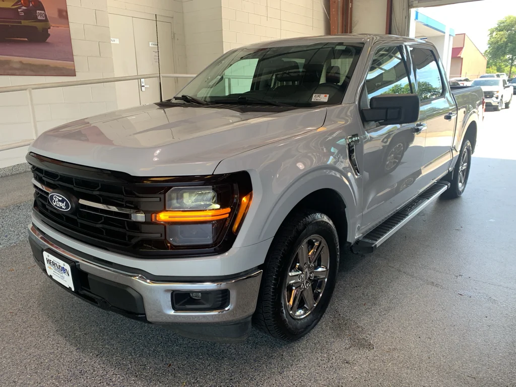 Used 2025  Ford XLT image 4