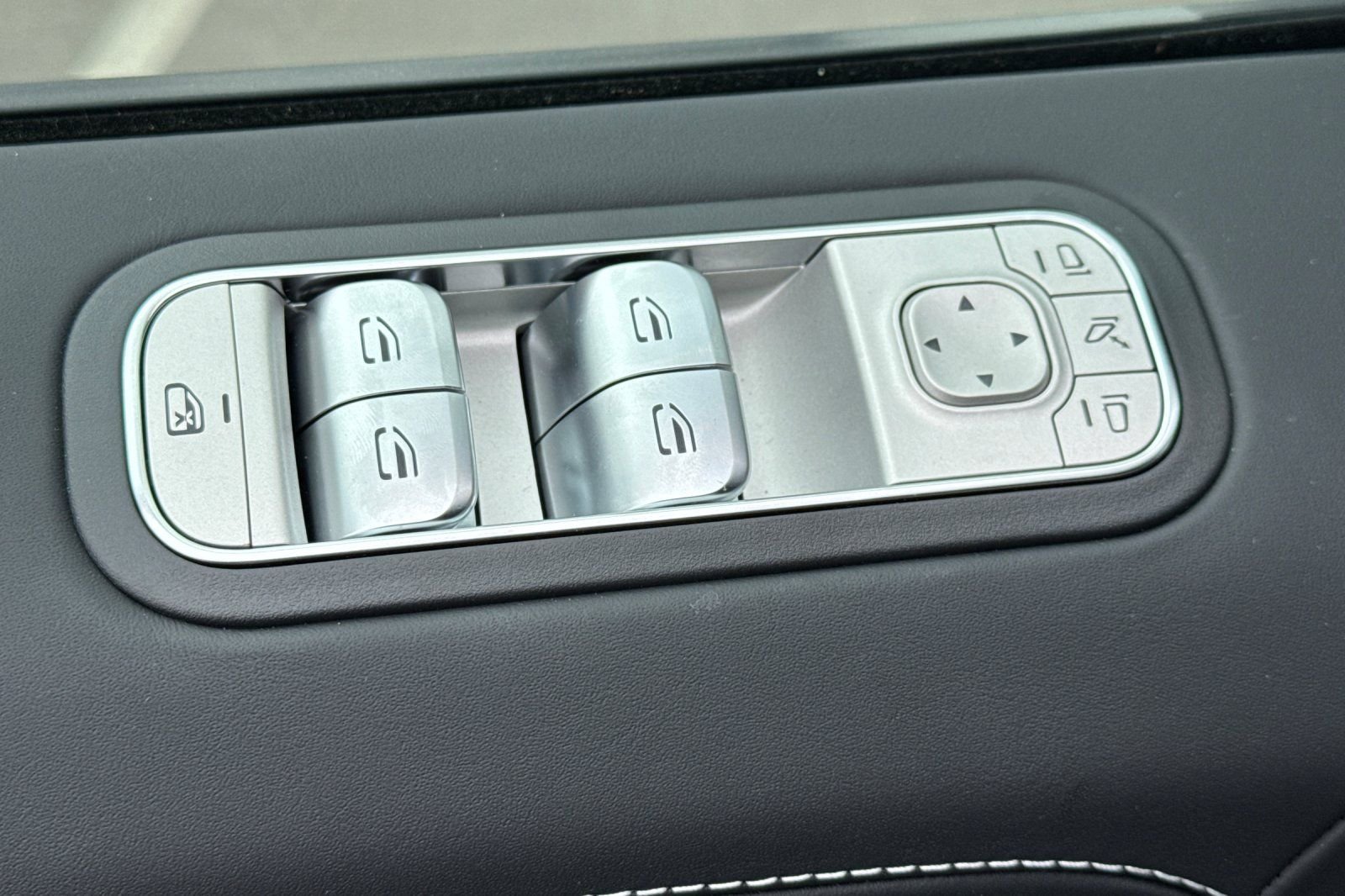 New 2026 MANUFAKTUR Arabian Grey Non- Metallic Mercedes-Benz G 63 AMG® image 25