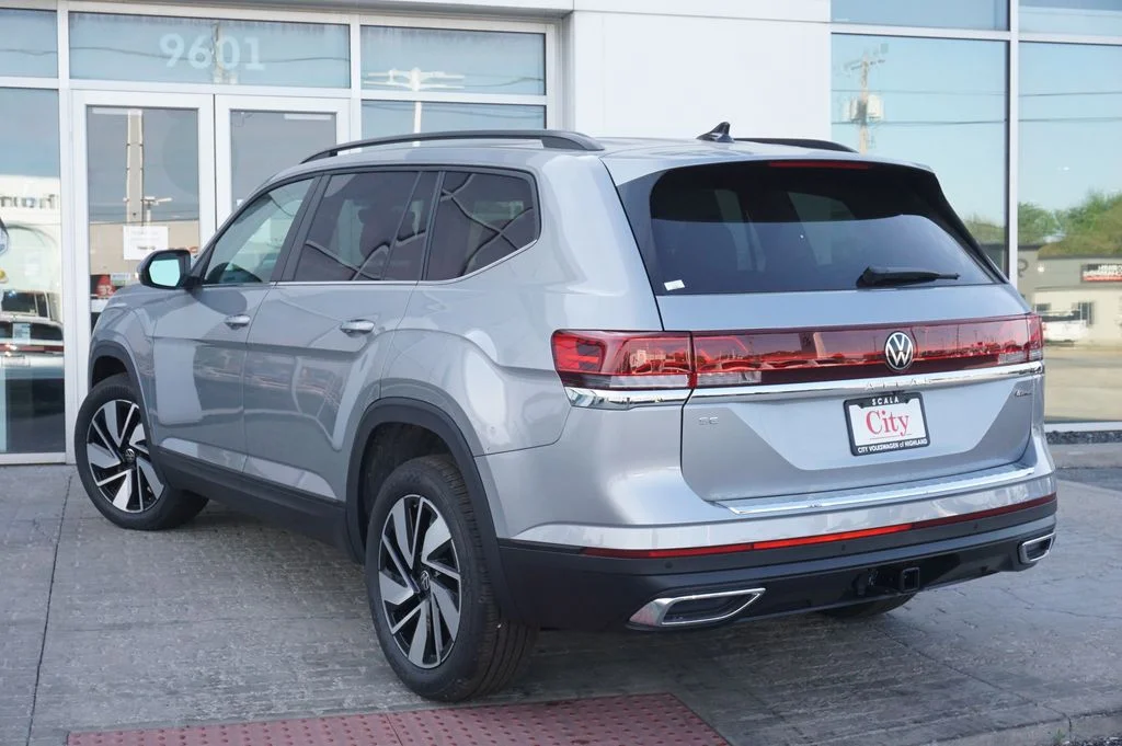 New 2026 Silver Volkswagen 2.0T SE w/Technology image 8