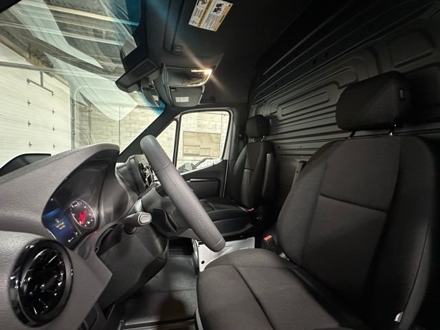 New 2026  Mercedes-Benz Cargo 144 WB image 7