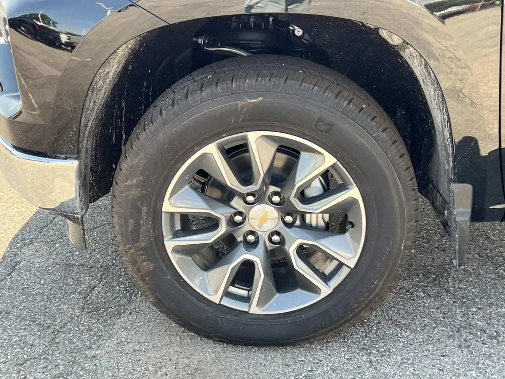 Used 2026 Black Chevrolet LT image 25