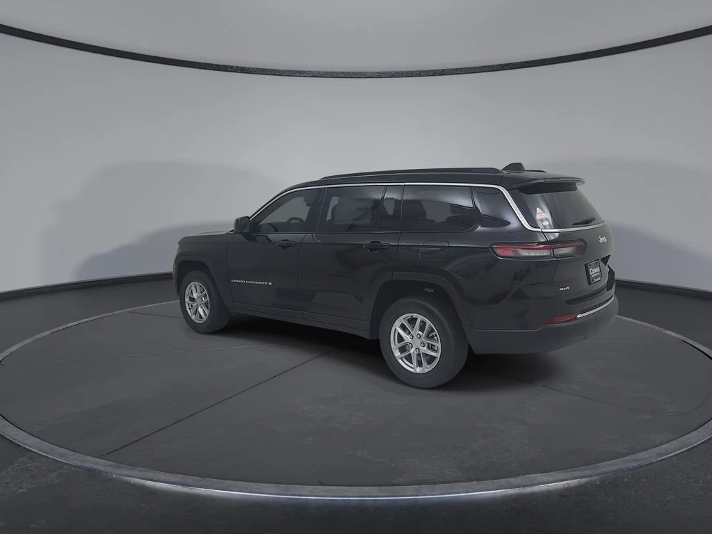 New 2026 Diamond Black Crystal Pearlcoat Jeep Laredo X image 11