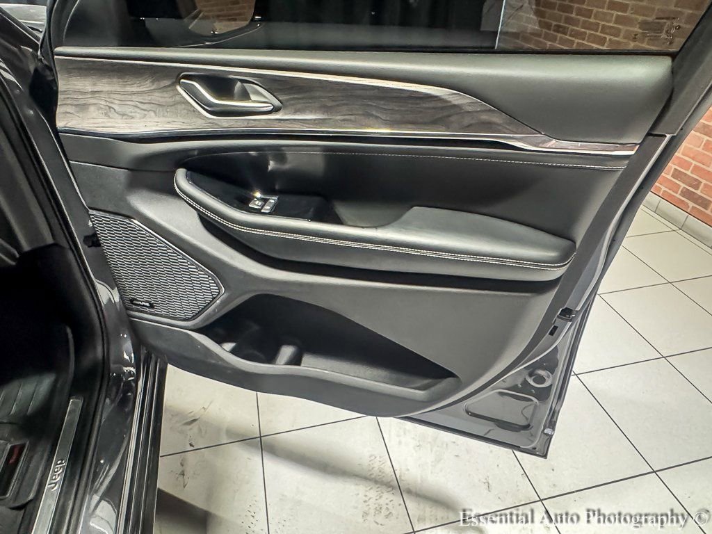 2024 JEEP GRAND CHEROKEE L - Image 30