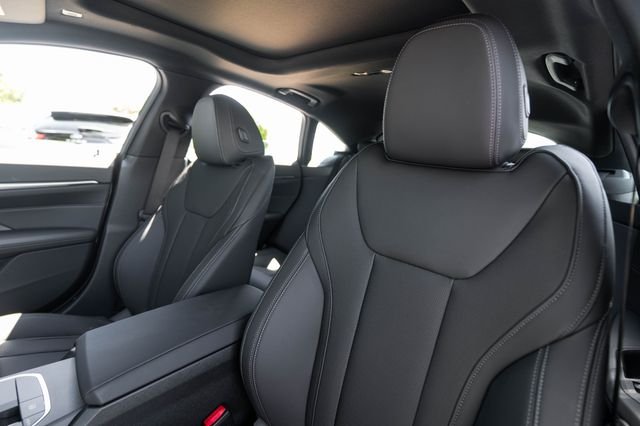 New 2026 Skyscraper Grey Metallic BMW xDrive40 image 5