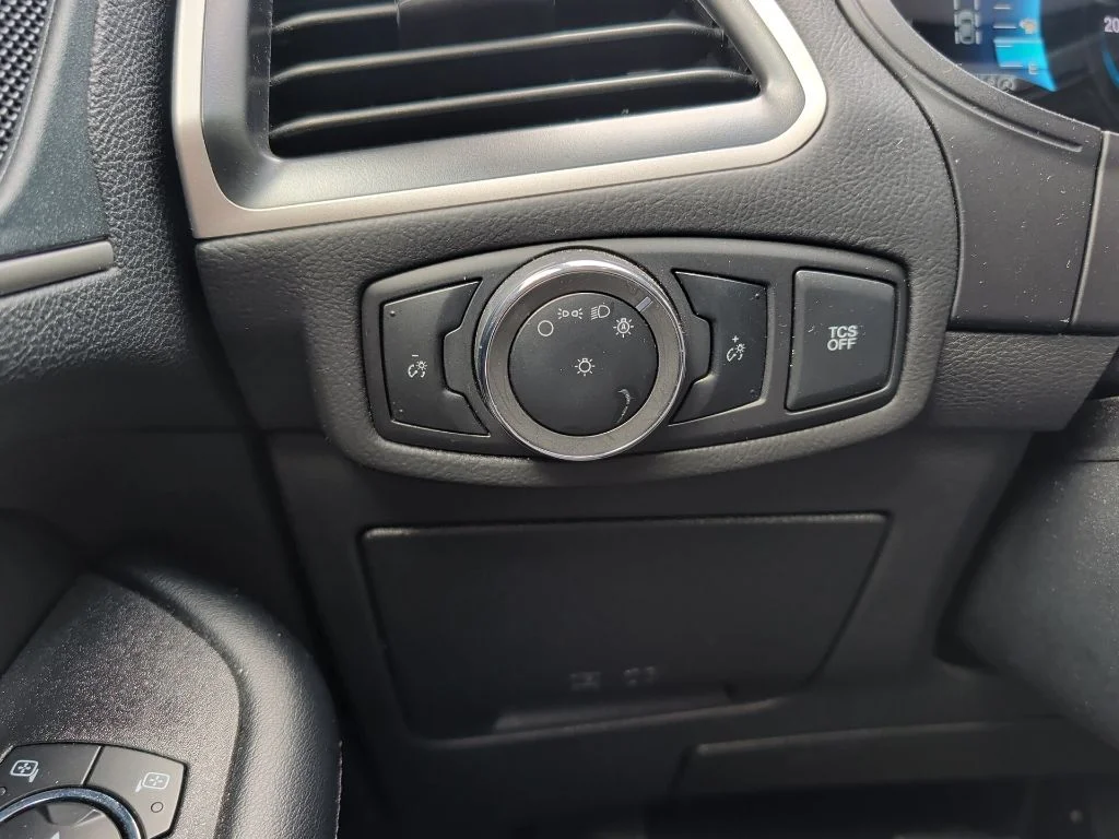 Used 2024 Blue Ford SEL image 18