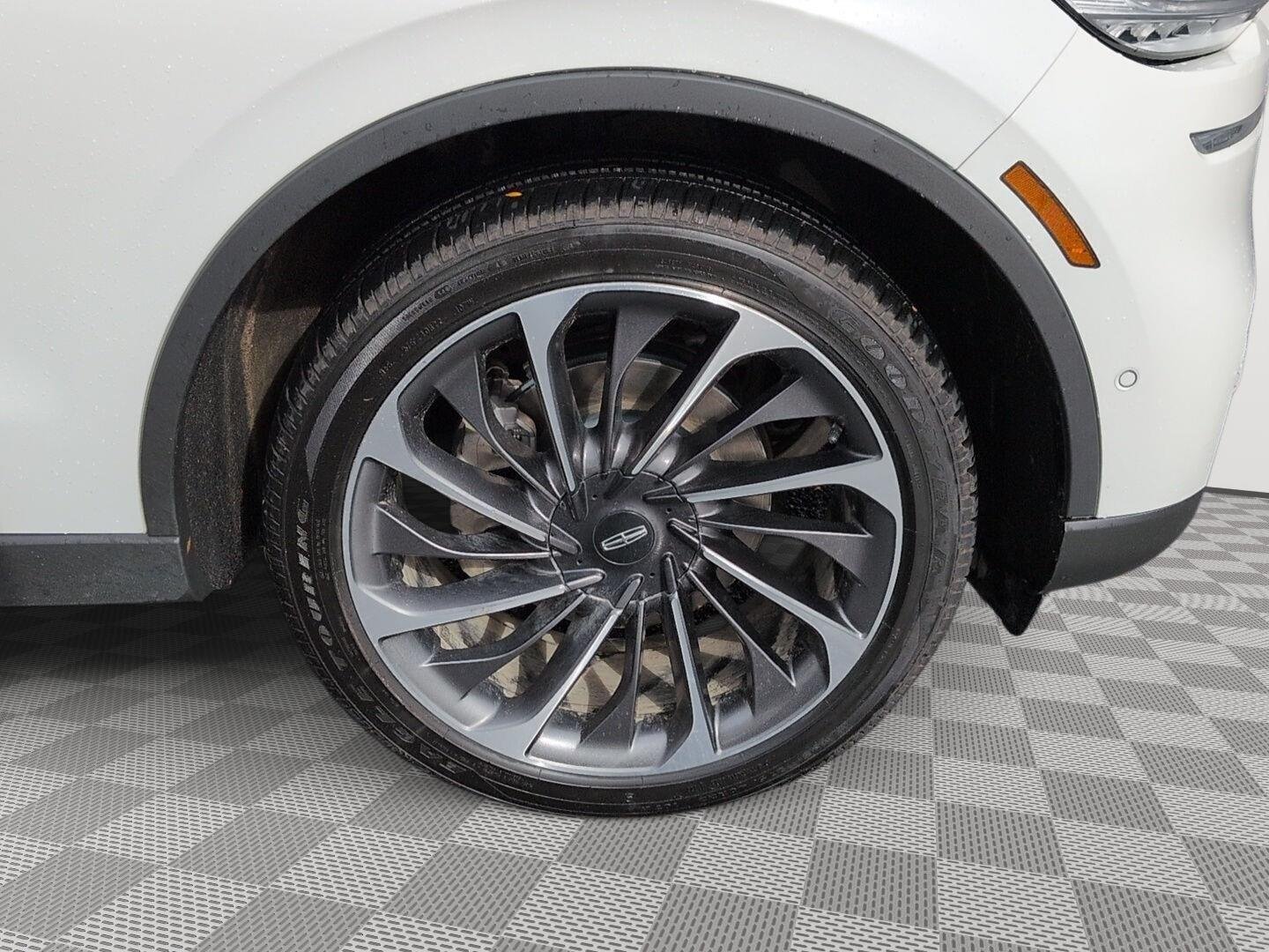 Used 2020 Pristine White Metallic Tri-Coat Lincoln Reserve image 13