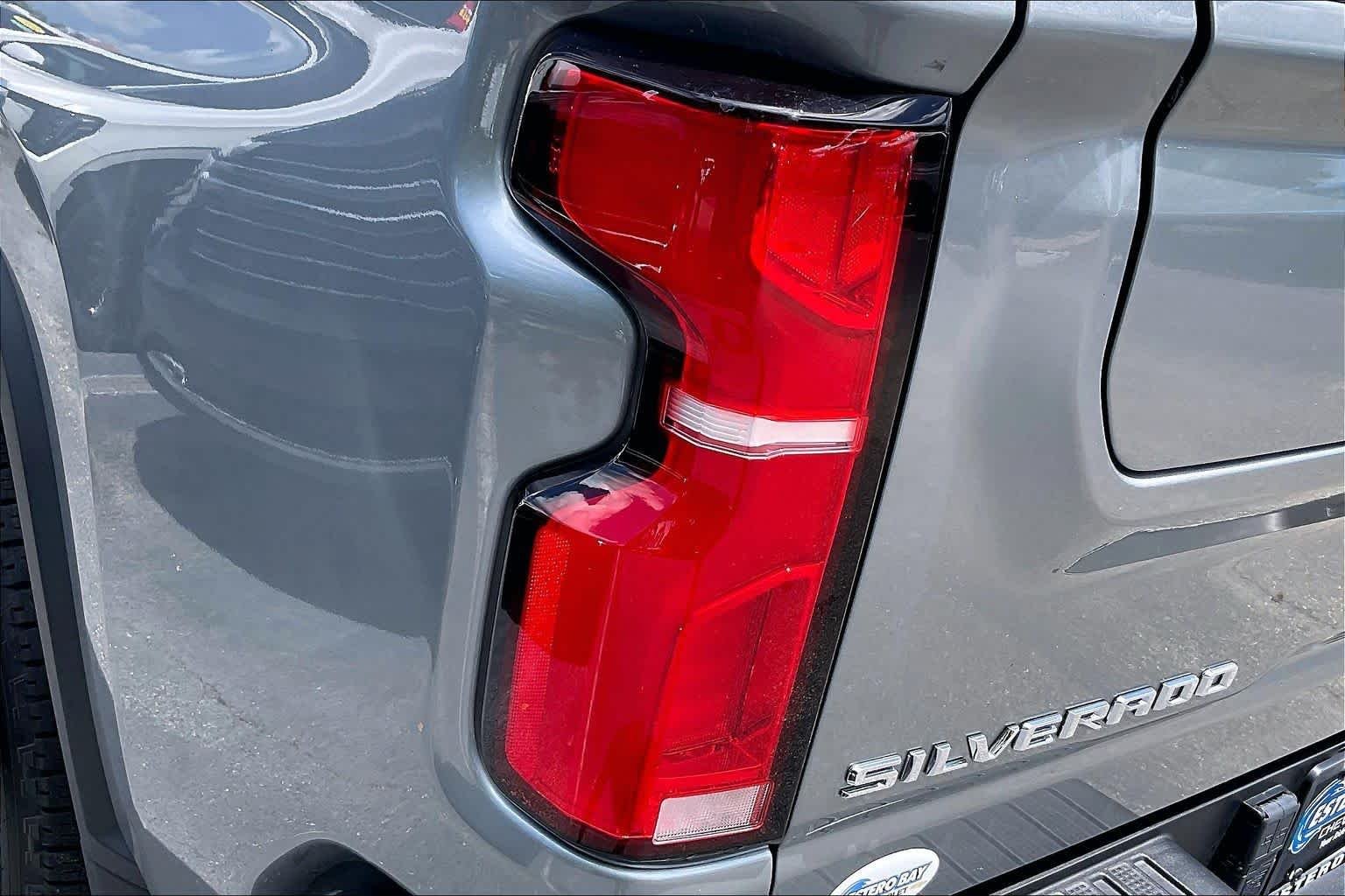 Used 2025 Sterling Gray Metallic Chevrolet High Country image 27