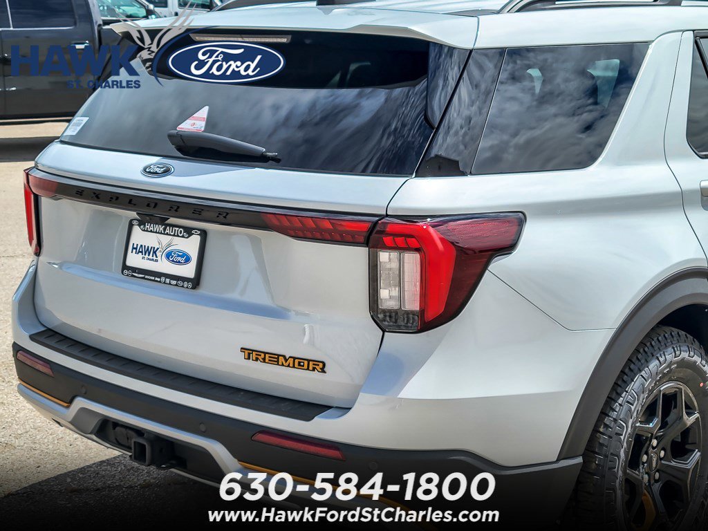 New 2026 Space White Metallic Ford Tremor® image 6
