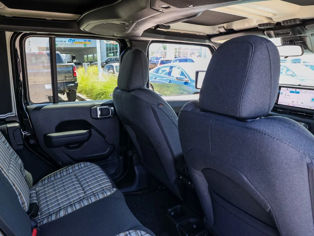 New 2026 Black Clear-Coat Exterior Paint Jeep  image 17