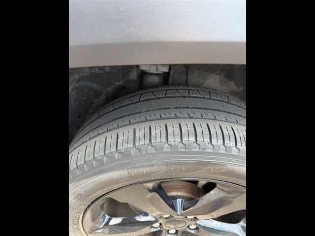 Used 2024 Gray Jeep Limited image 17