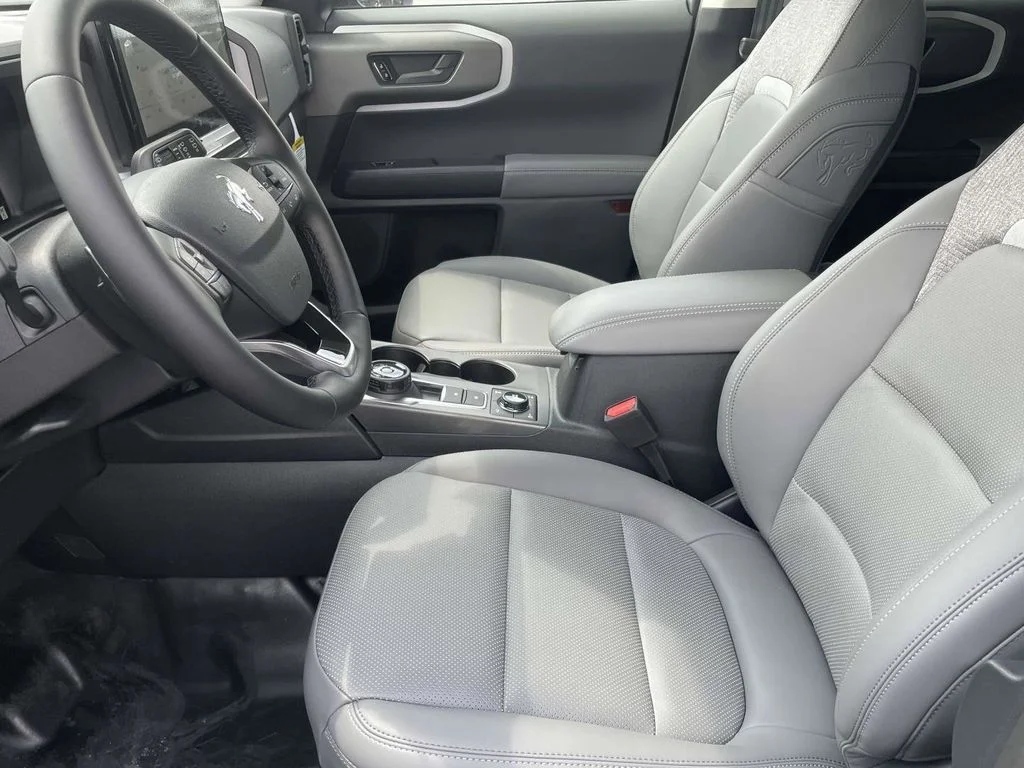 New 2025 Oxford White Ford Badlands® image 12