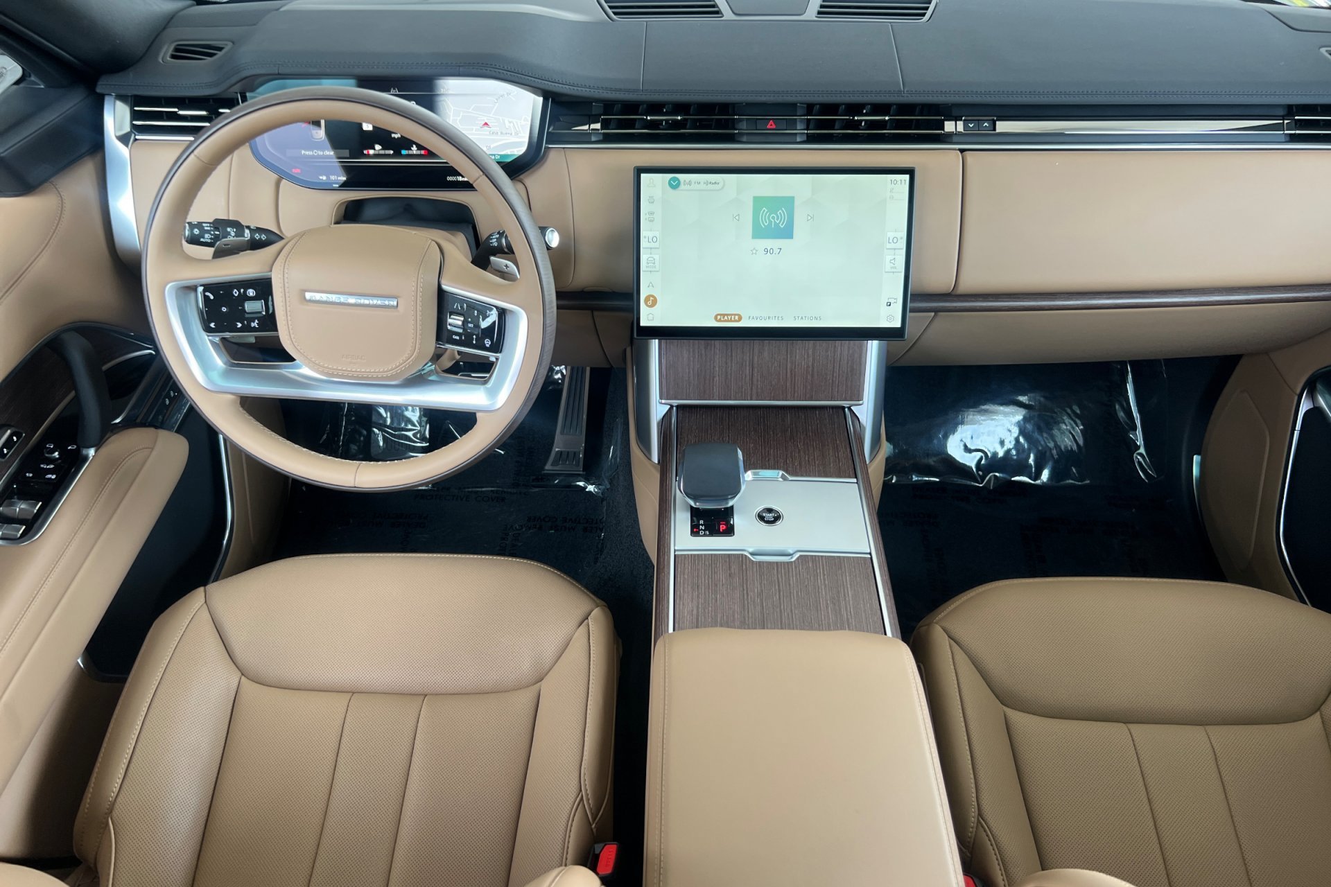 New 2026 Eiger Grey Land Rover SE image 3