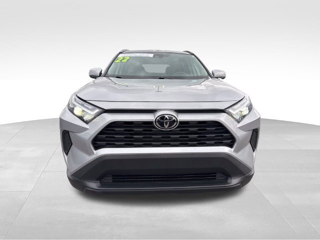 Used 2022 Silver Toyota XLE image 8