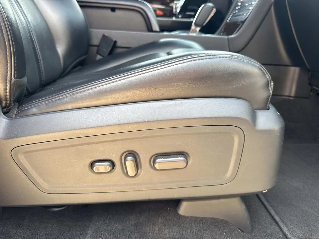 Used 2017 White Lincoln Select image 32