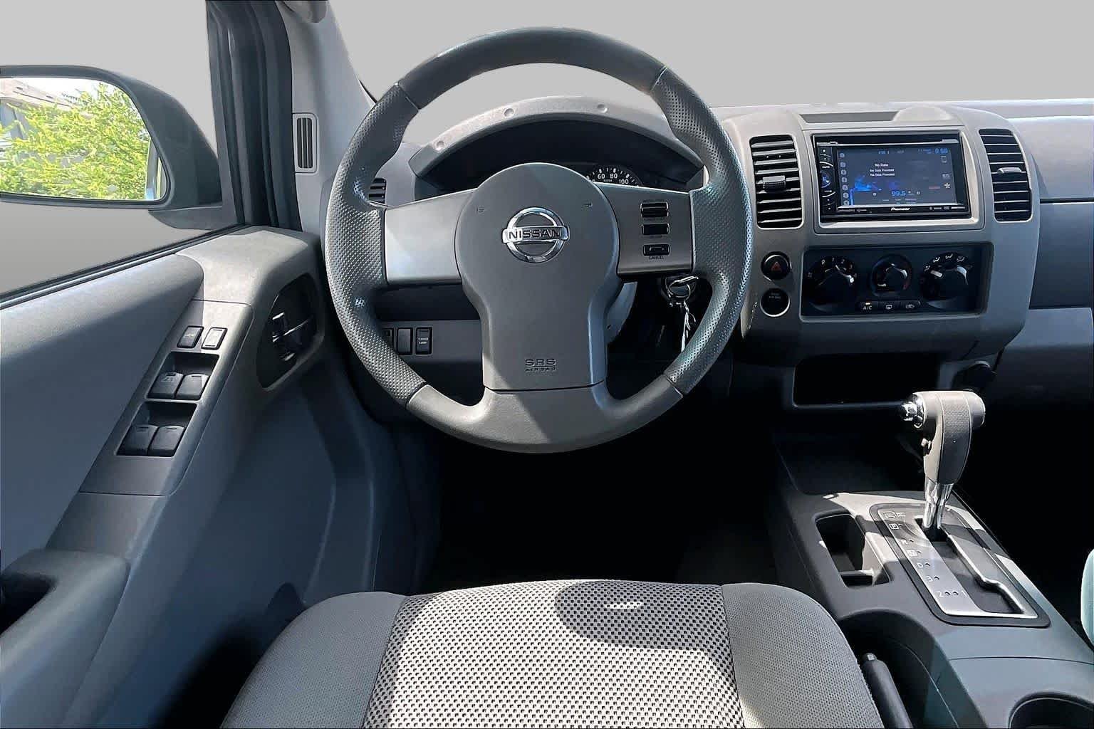 Used 2007 Storm Gray Nissan SE image 5
