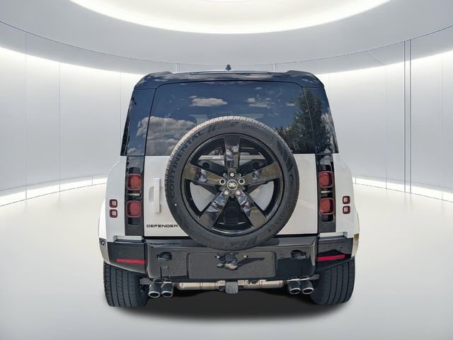 Used 2025  Land Rover X-Dynamic SE image 4
