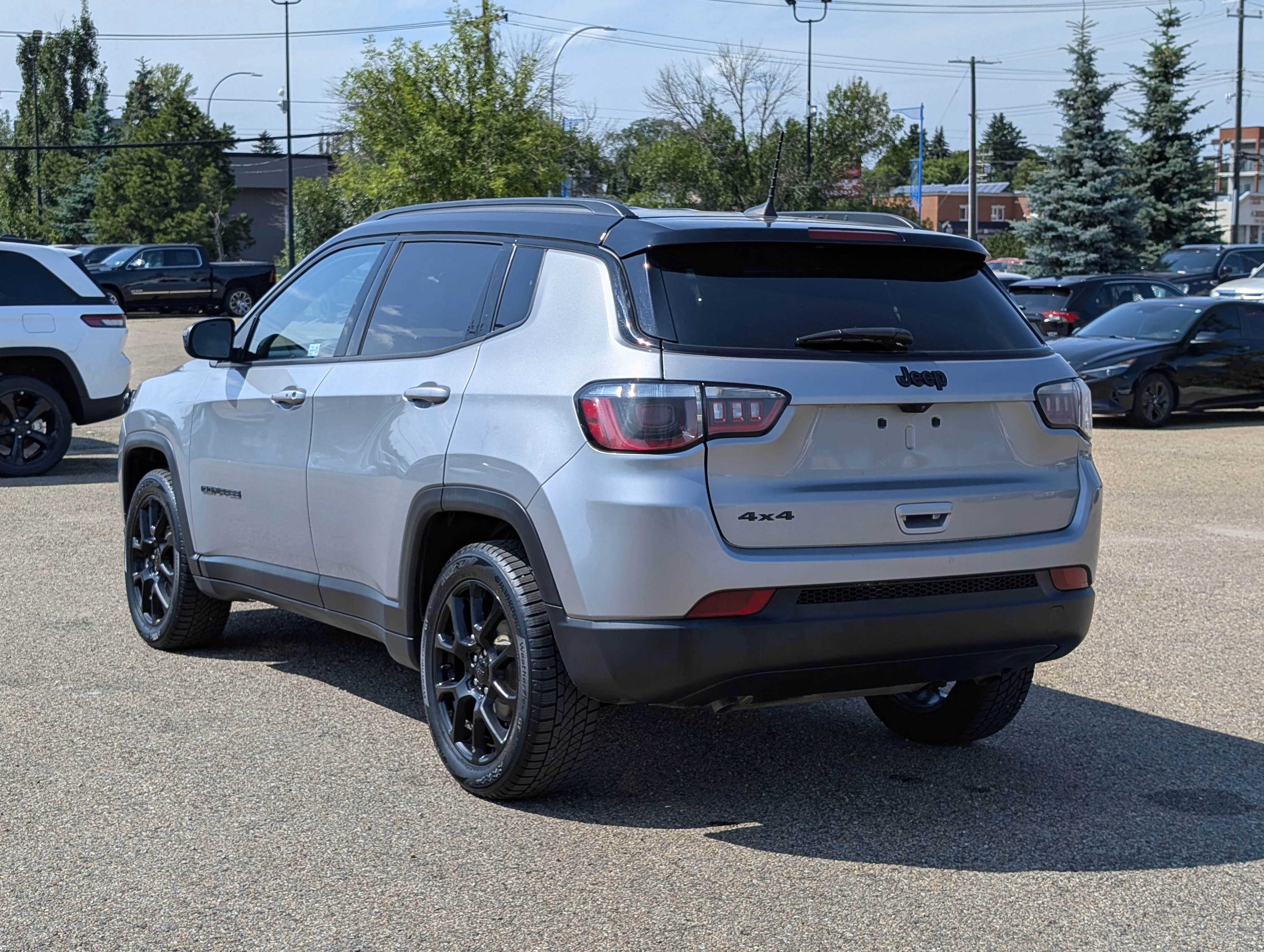 Used 2024 Silver Jeep Altitude image 4