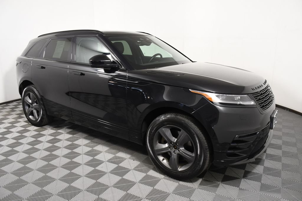 Used 2025 Santorini Black Metallic Land Rover Dynamic SE image 8