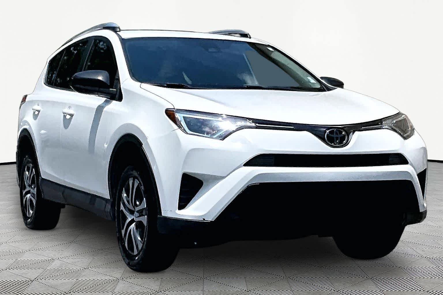Used 2018 Super White Toyota LE image 3