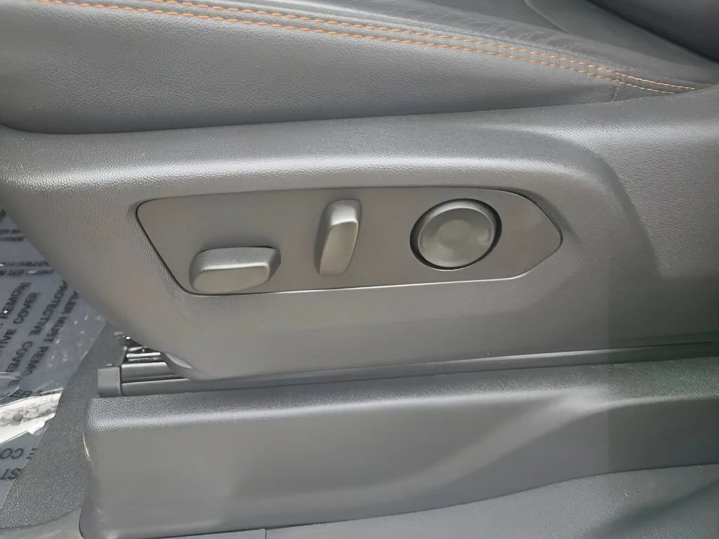 Certified Used 2025 Summit White GMC AT4 image 18