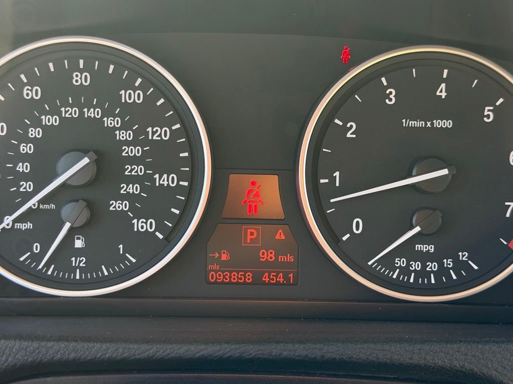 Used 2011 White BMW xDrive35i image 31