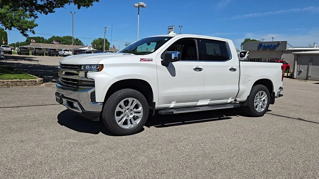 Used 2021 IRIDESCENT PEARL TRICOAT Chevrolet LTZ image 4