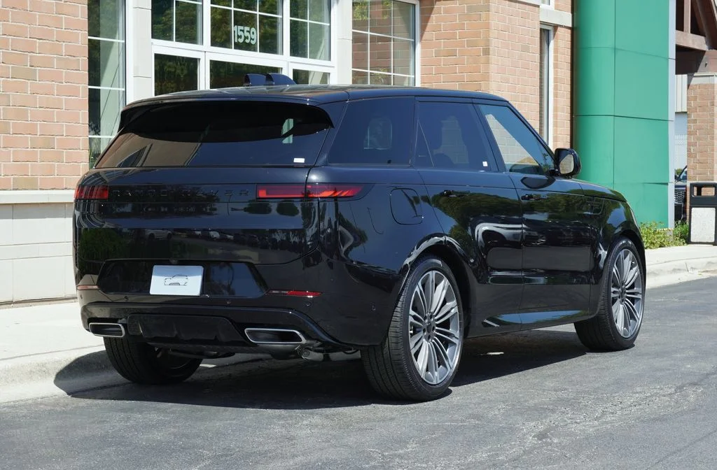 New 2026 Santorini Black Land Rover Dynamic SE image 6