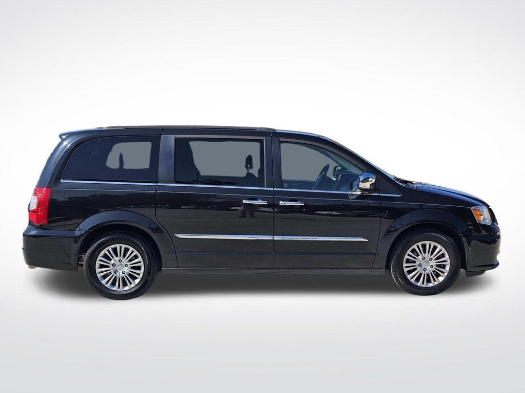 Used 2015 Black Chrysler Touring-L image 17
