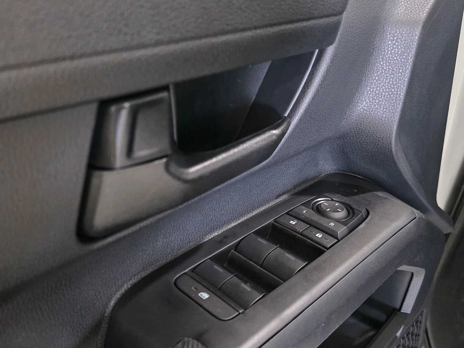 2026 Toyota Tacoma SR5 - Photo 19