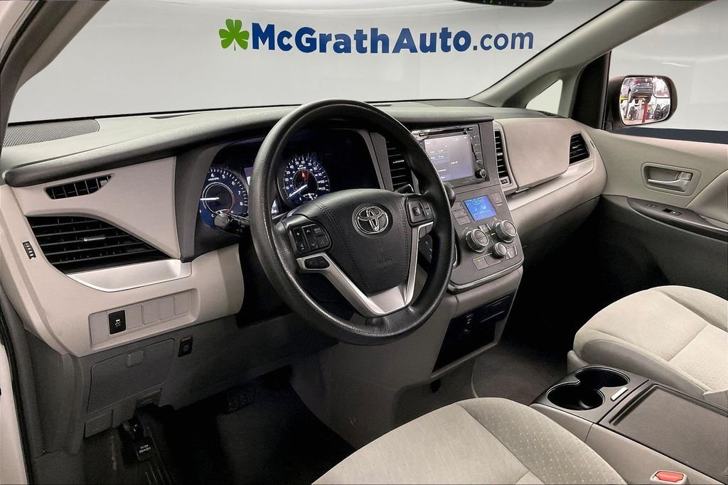 Used 2019 White Toyota LE image 17