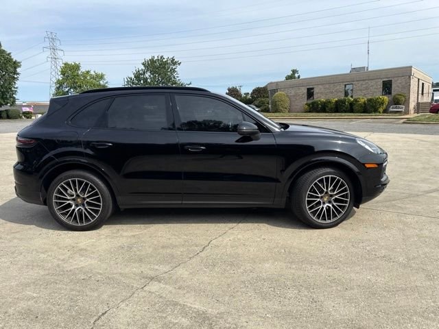 Used 2019  Porsche Base image 8